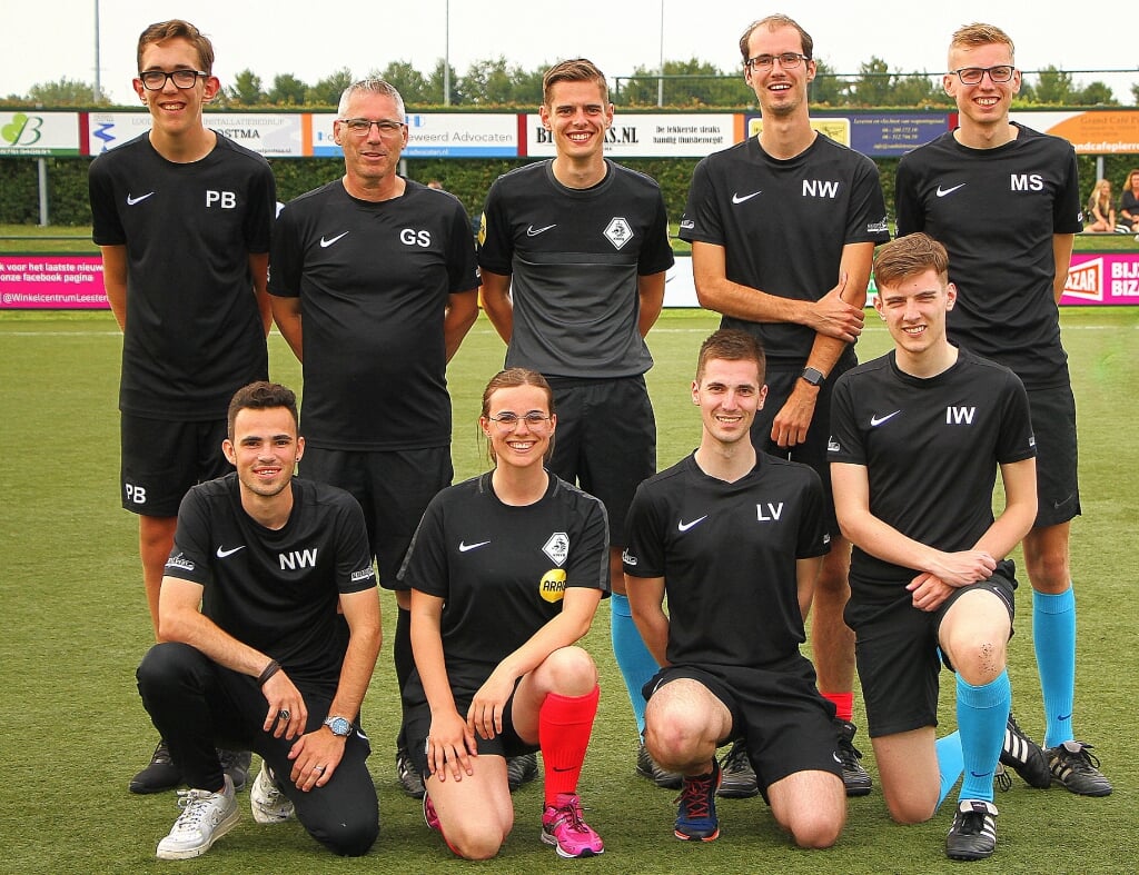 Ambitieuze SZO-scheidsrechters en assistenten bij FC Zutphen O13-toernooi. Foto: Hans Bolt
