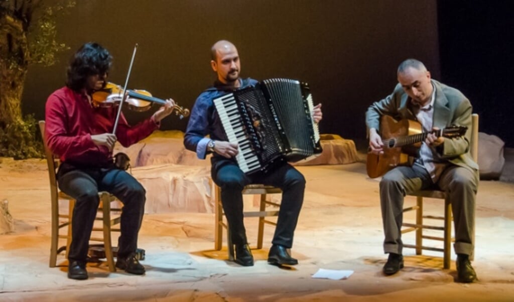 Het trio Tatlava dat zaterdag optreedt in de schouwburg. Foto: PR