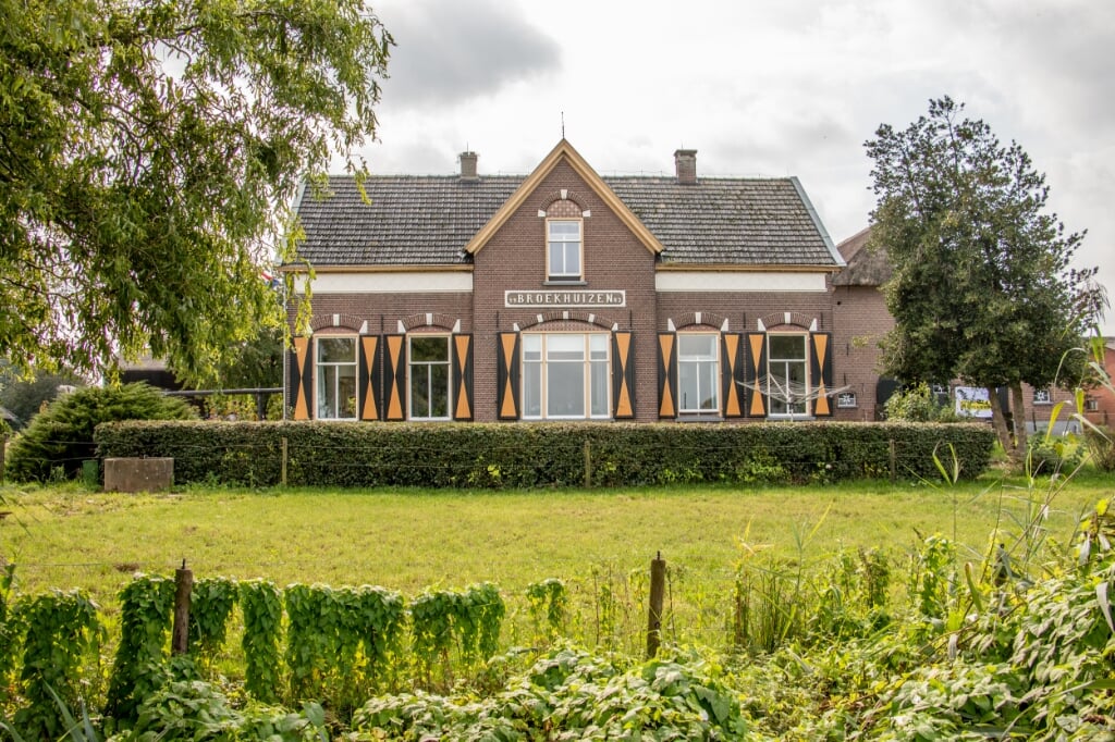 Boerderij Broekhuizen in Laag-Keppel is niet aangewezen als monument. De grote T-boerderij met twee schuren is gebouwd in 1903. Foto: Liesbeth Spaansen