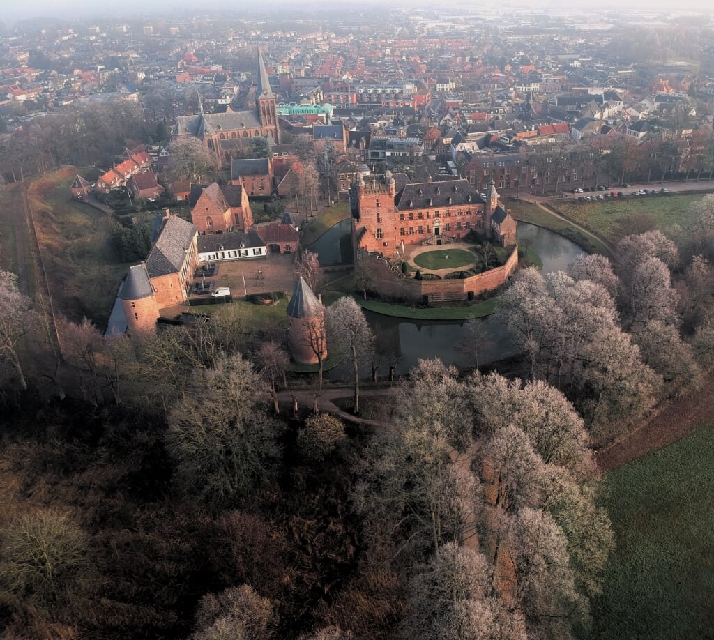 Kasteel Huis Bergh vanuit de lucht. Foto: Drone Achterhoek