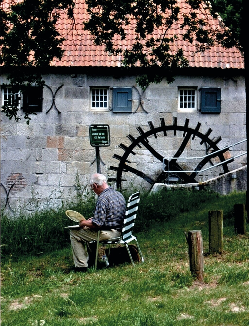 Herman Abbink, schilderend bij de Mallumse Molen. Foto: PR