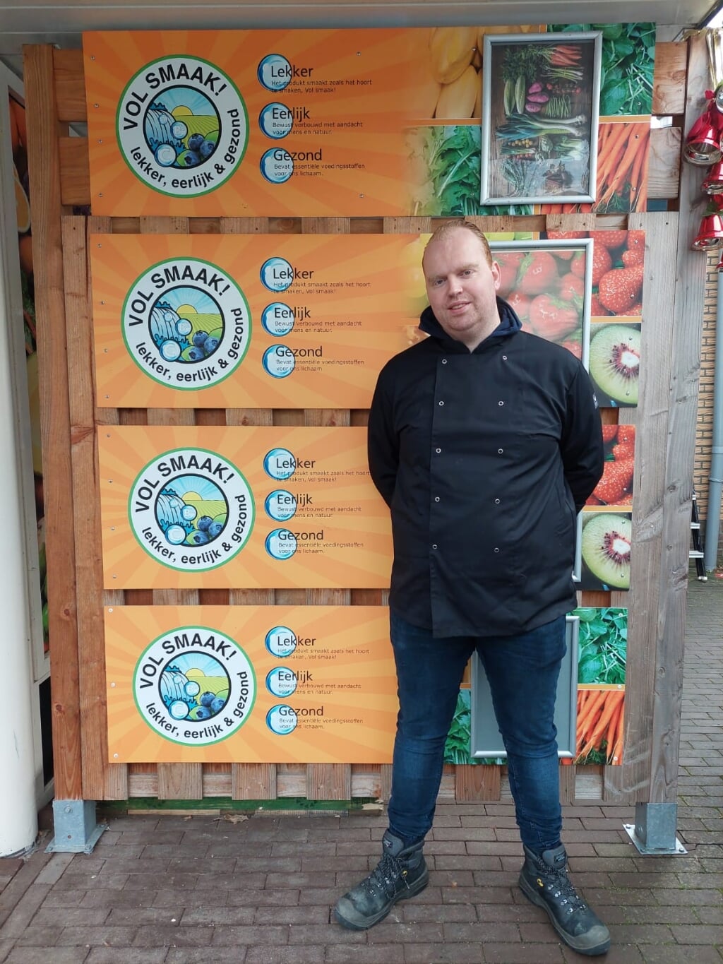 Dennis Zweers, eigenaar van weers Groenten&Fruit&Traiteur. Foto: Sanne Hoksbergen