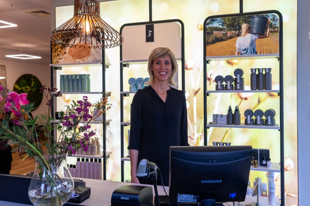 Sandra Wassink in haar nieuwe salon. Foto: Marcel te Brake/Te Brake Fotografie