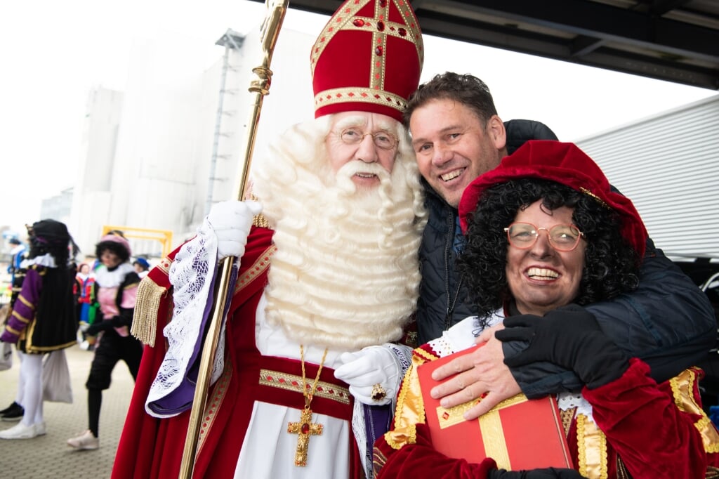 Ronald Peters met Sint en Piet. Foto: PR