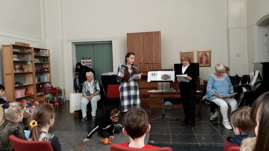 Oekraïens-Nederlands kinderboek 'Klein Kasteel' wordt voorgelezen in de Driekoningenkapel in Doetinchem. Foto: Wilma de Wit