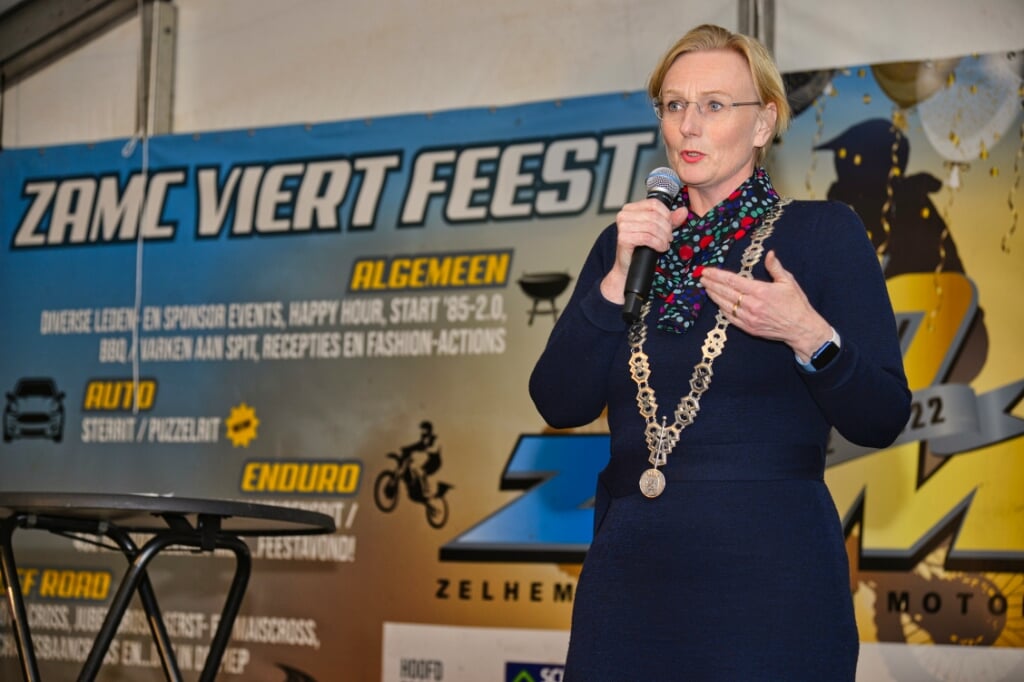 Burgemeester Marianne Besselink benadrukte de belangrijke sociale rol van ZAMC. Foto: Gerrie Evers