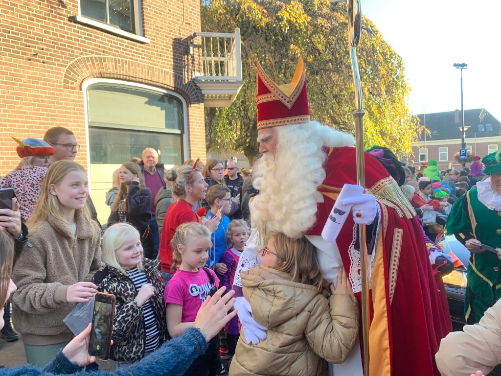 Een knuffel van Sinterklaas. 