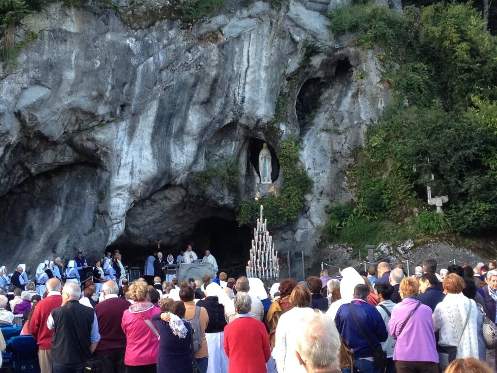 De grot bij Lourdes. Archieffoto: Cor Peters