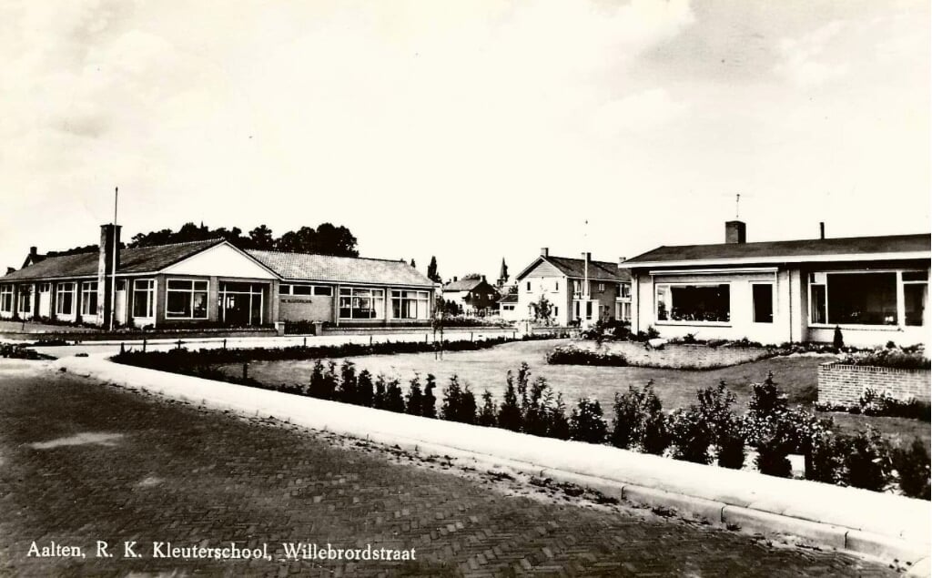 Willebrordstraat, RK-kleuterschool met woning burg. Bouwers. Foto: Collectie Leo van der Linde