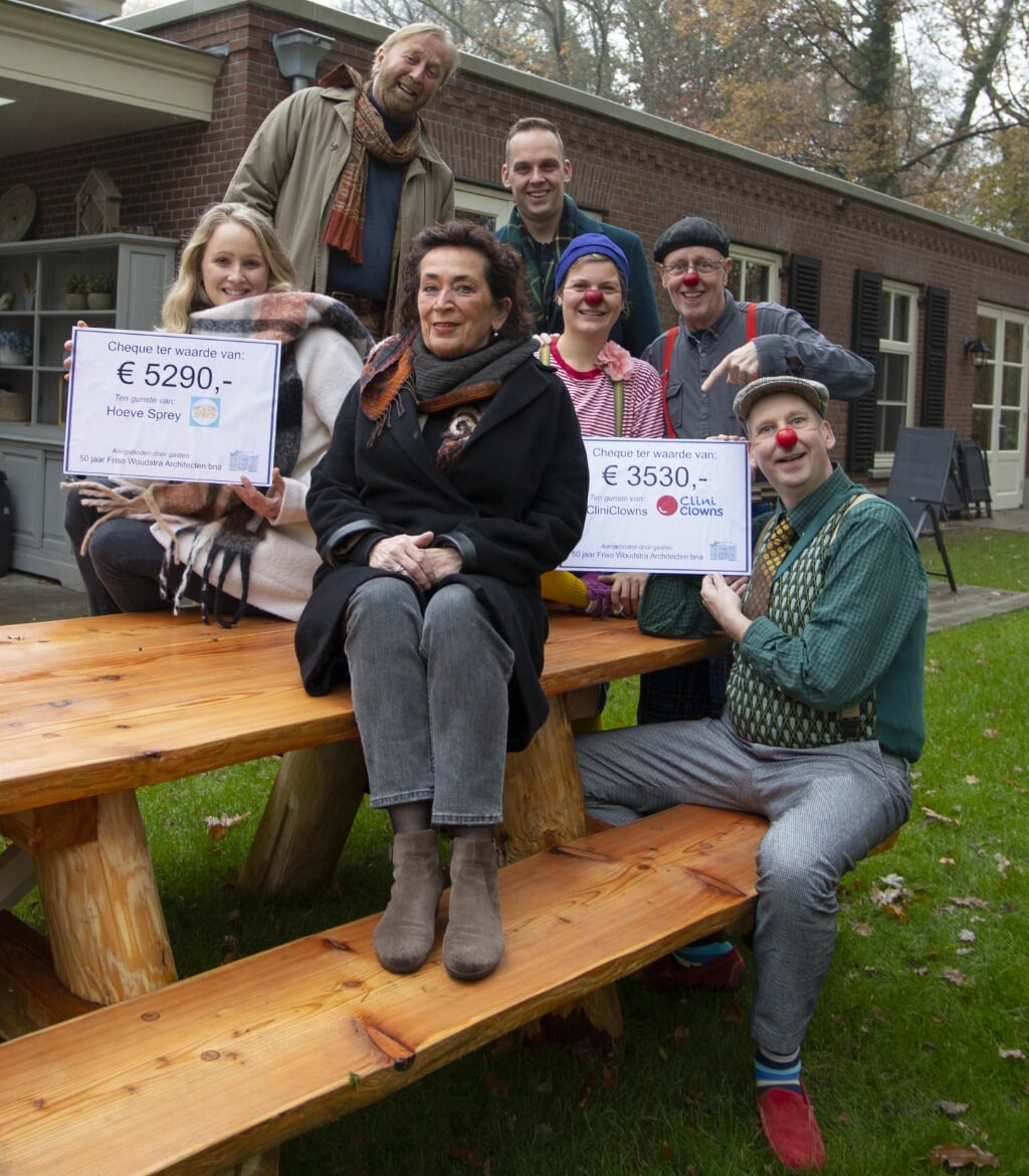 Anouk Sprey, Friso Woudstra, Patricia van der Meij, Bram Sprey en de clowns Ot, Dikkie en Soest. Foto: Gerhard Weevers