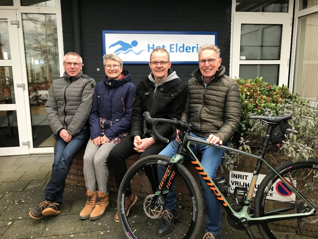 Het bestuur van de triatlon Hengelo: (v.l.n.r.) Gerbert Vossers, Jolanda Wissels, Alex Hendriks en Jan Plekkenpol. Foto: Ellen Somsen