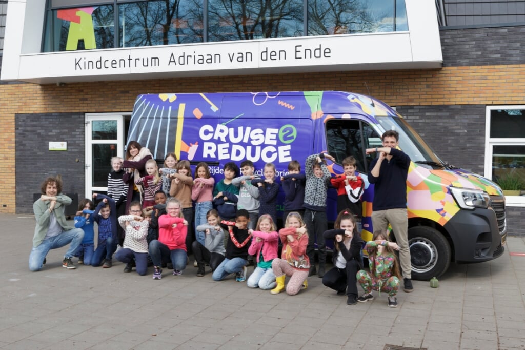 Groep 6 van Kindcentrum Adriaan van den Ende in Warnsveld bij de Cruise 2 Reduce bus. Foto: Stefan van Nieuwenhoven
