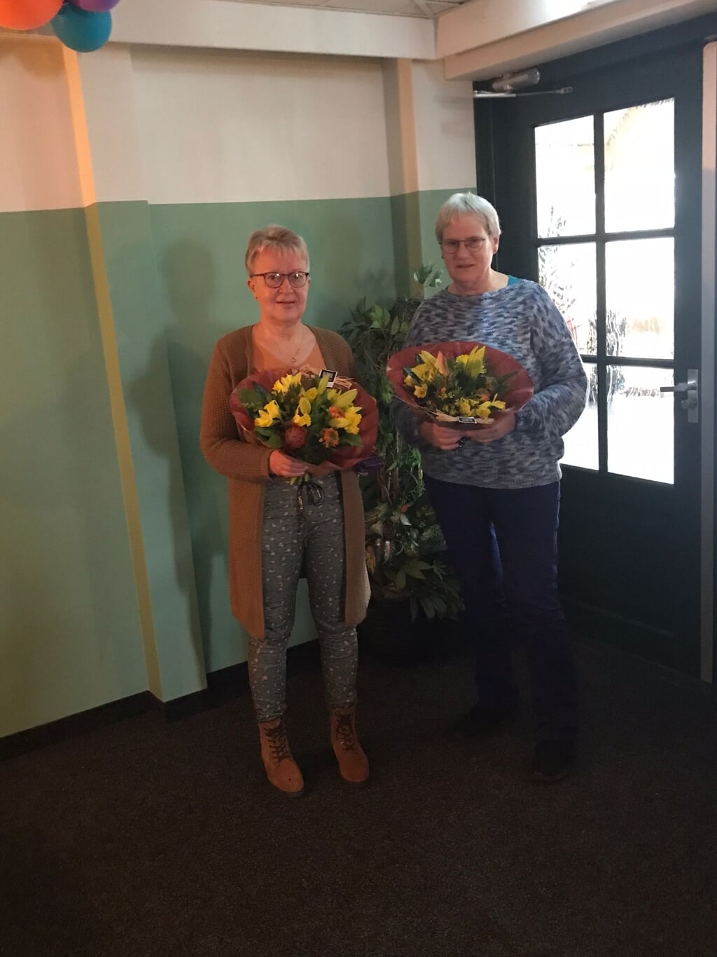 Gerrie Abbink en Ina van Dalen nemen afscheid van het Zonnebloem-bestuur. Foto: PR