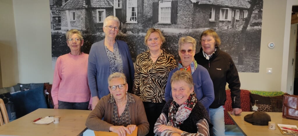 Het Eibergse afdelingsbestuur van de Vrouwen van Nu. Foto: Rob Stevens