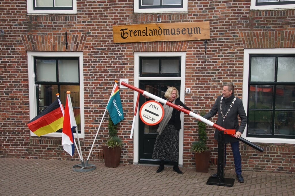 De officiële opening met Marijke Verschoor-Boele, voorzitter Grenslandmuseum en burgemeester Anton Stapelkamp. Foto: Frank Vinkenvleugel