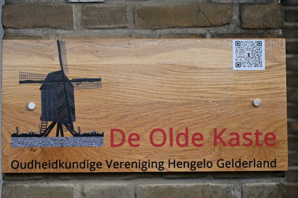 Het bord van De Olde Kaste aan de gevel van het nieuwe onderkomen. Foto: Toon Roelofsen