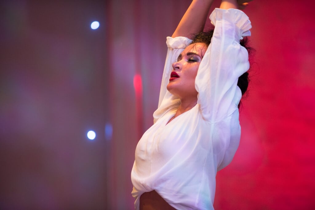 Danseres Conchita Boon brengt de flamenco vol vuur. Foto: Clemens Boon