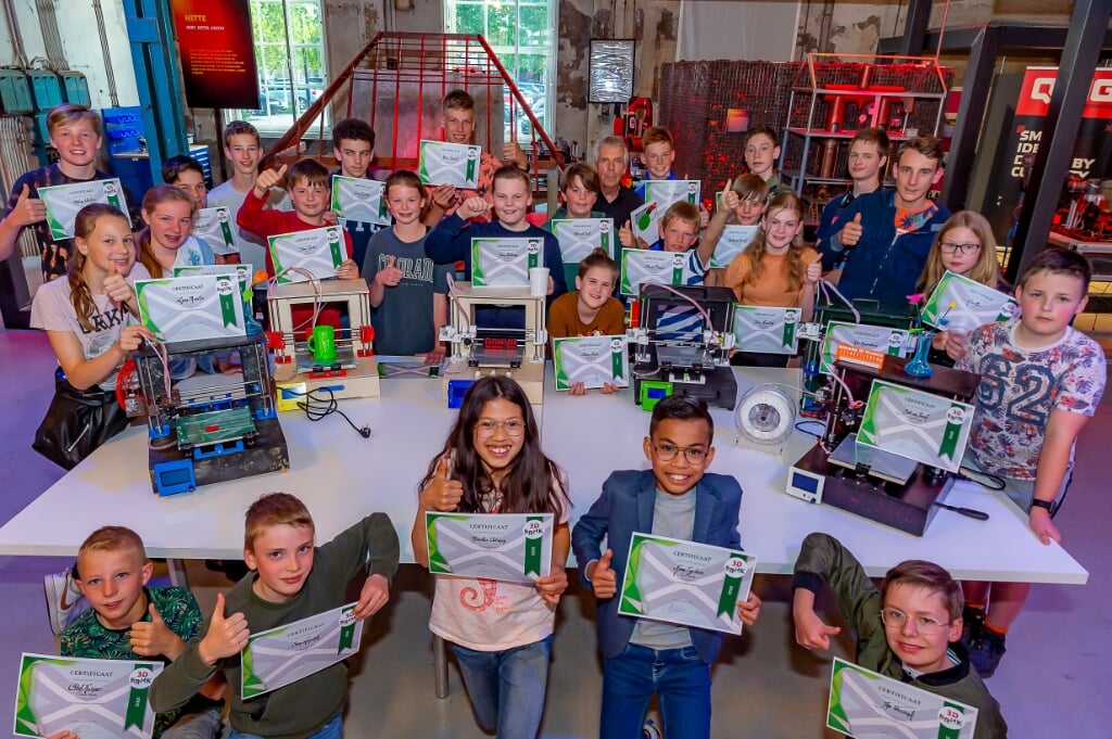 De uitreiking van de certificaten van de 3D-printers bij CIVON in Ulft. Foto: Henk van Raaij