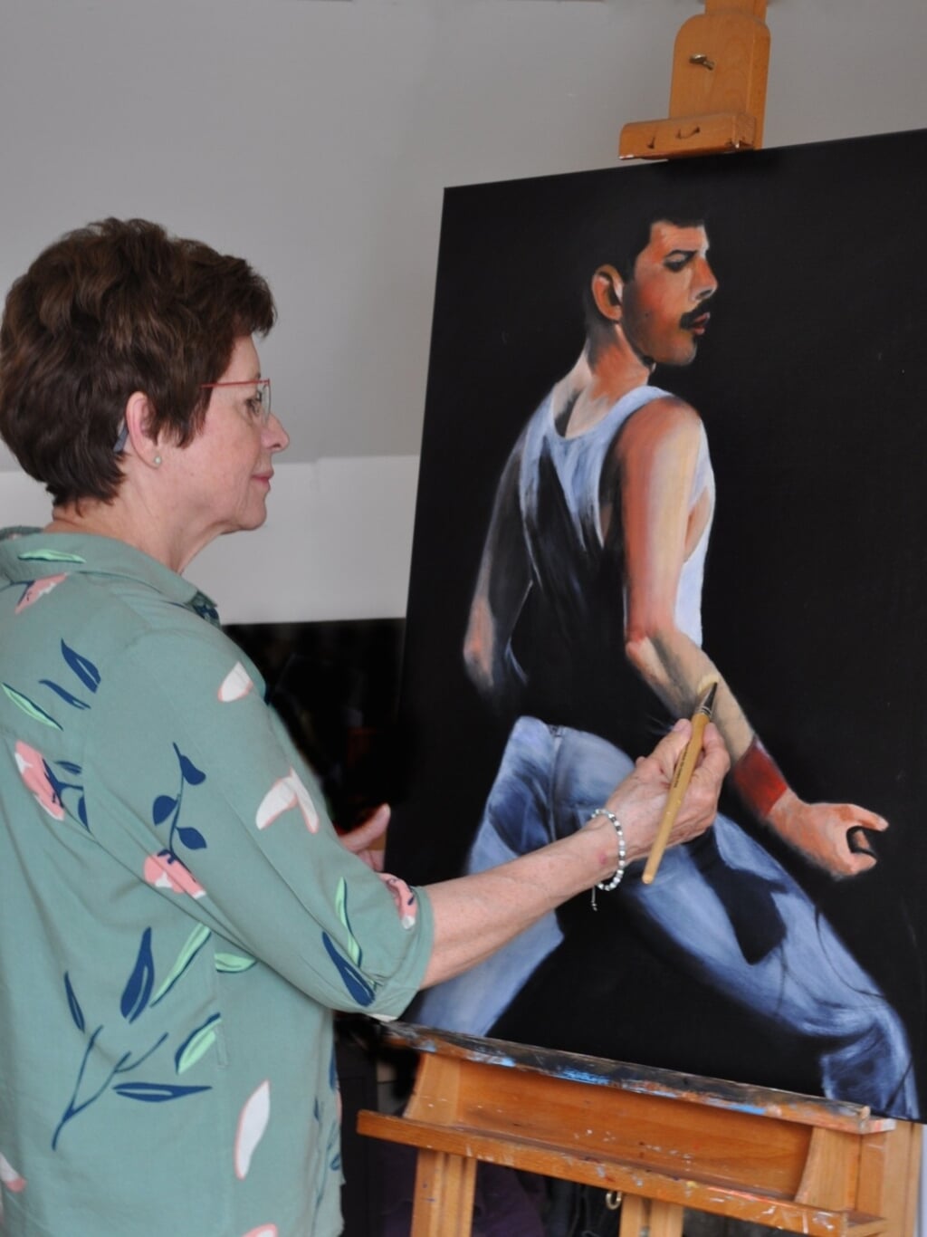 Een schilderij in wording van Freddie Mercury. Foto: Rita Jansen-Wijnroks