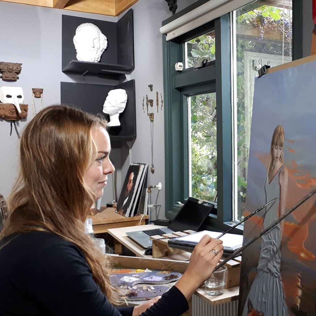 Gabriëlle Westra geeft een workshop portretschilderen . Foto: PR
