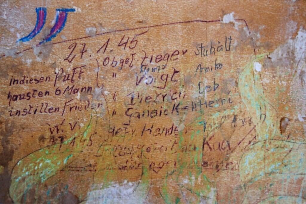 Detail tekst met de datum en de (bij)namen van de soldaten. Foto: H. Hartman
