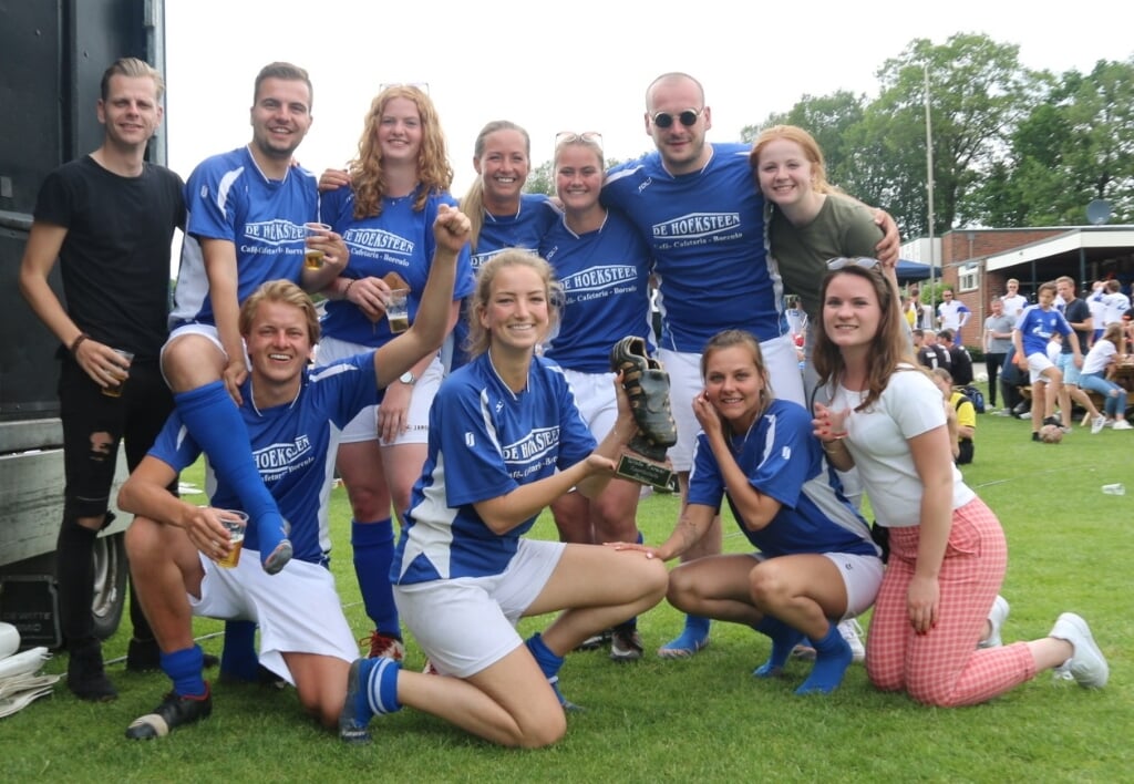 'De Hoeksteen', het sportiefste team tijdens de laatste editie  in 2019 met de Wiebe Terwel prijs. Foto: Jaime Lebbink