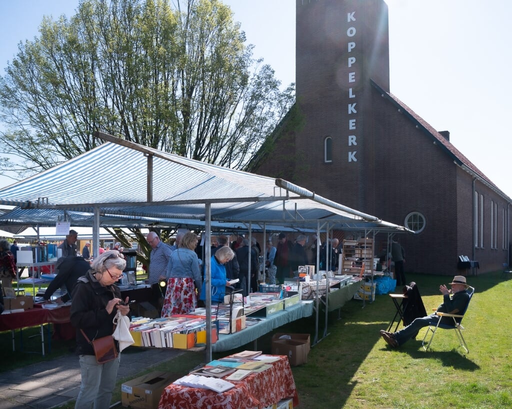 Pinksterboekenmarkt bij de Koppelkerk. Foto: PR