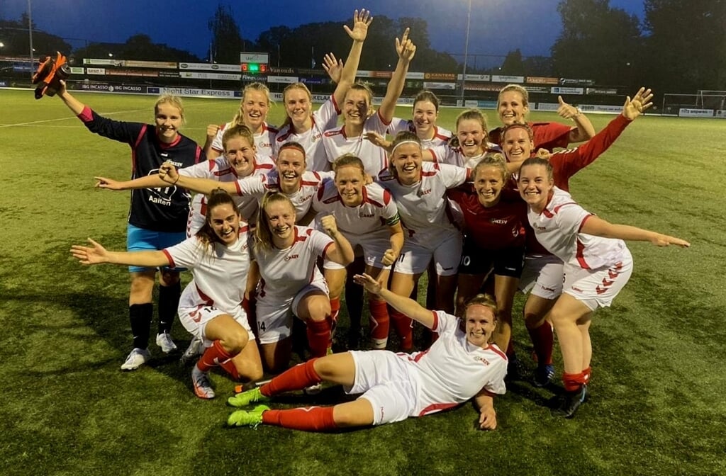 AZSV VR1 is in mei de winnaar geworden van de Achterhoek Cup finale categorie Vrouwenvoetbal. Sowieso is het een topjaar voor de dames, want in de competitie staat AZSV ook nu fier bovenaan. Foto: PR