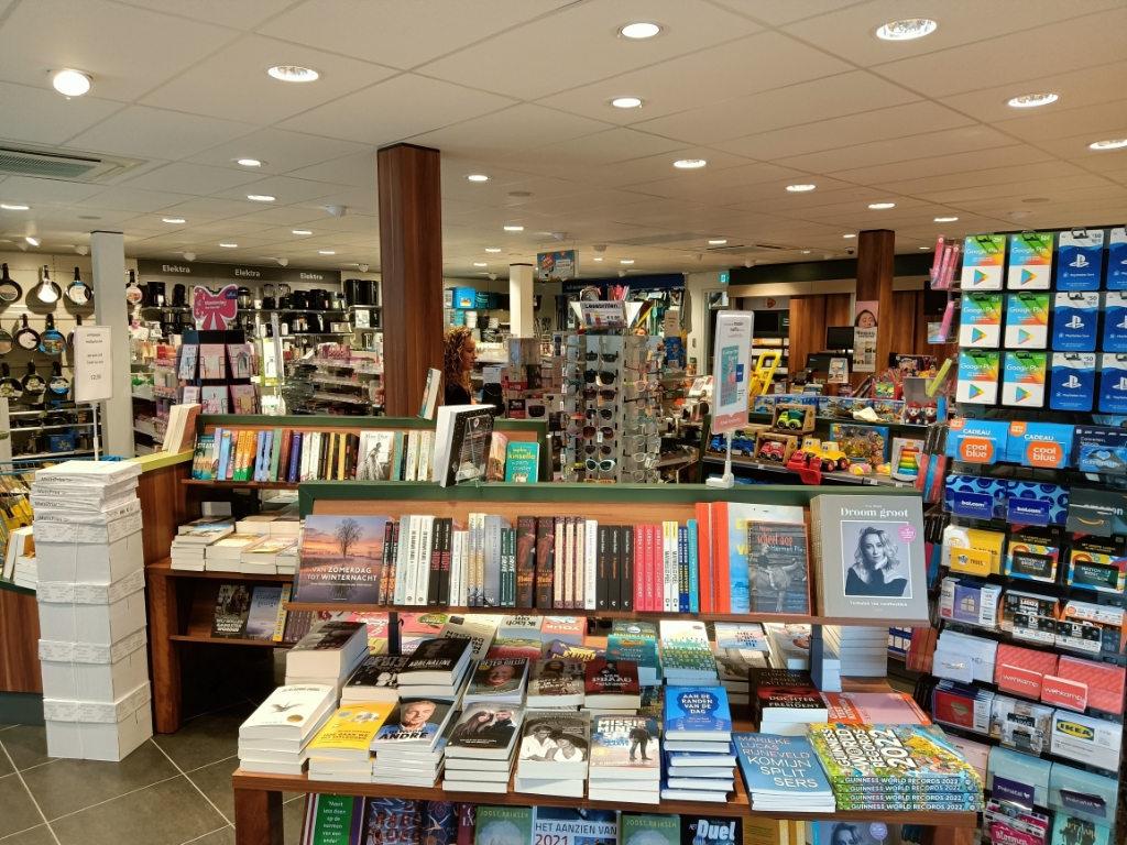 De Markskramer/Readshop op winkelcentrum De Brink. Foto: Rudi Hofman
