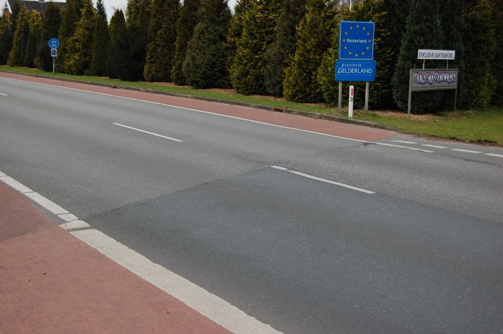 De grens overschrijden (hier bij Kotten Winterswijk), het is voor werknemers en werkgevers vaak ingewikkeld. Foto: M.F. Naaldenberg/Wikipedia