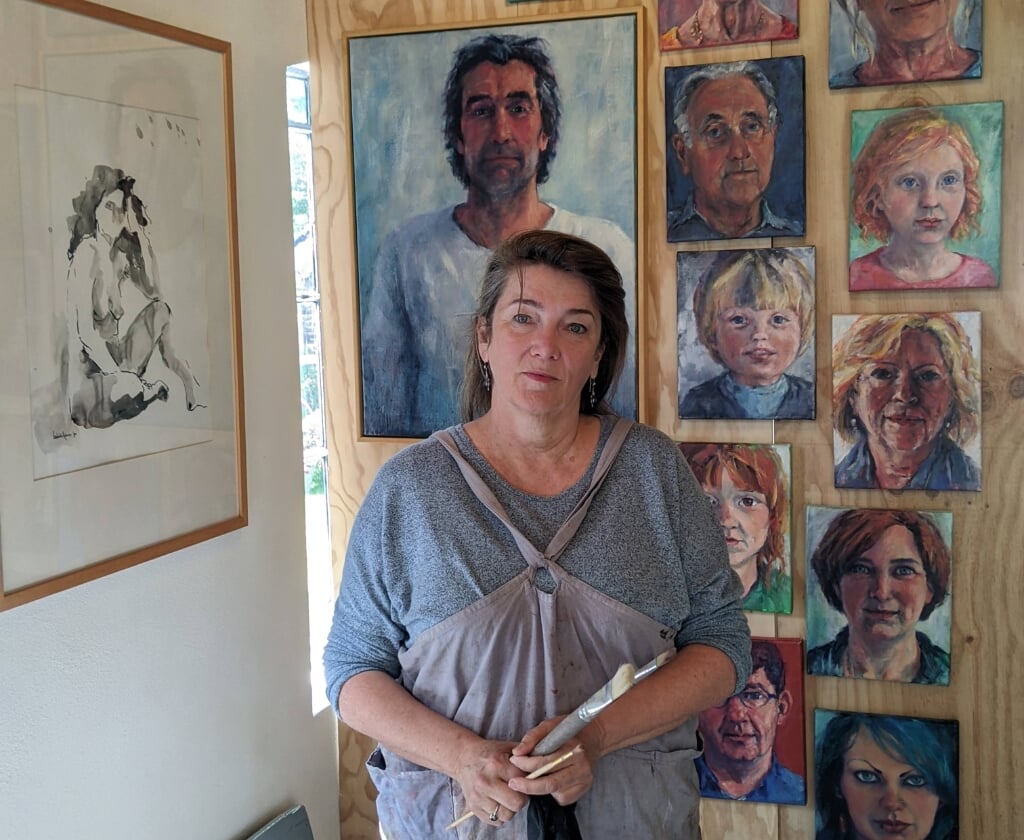 Kunstenaar en ervaren portrettist Liesbeth Romeijn komt tijdens Vive la France met live action painting. Foto: Stichting Vive la France