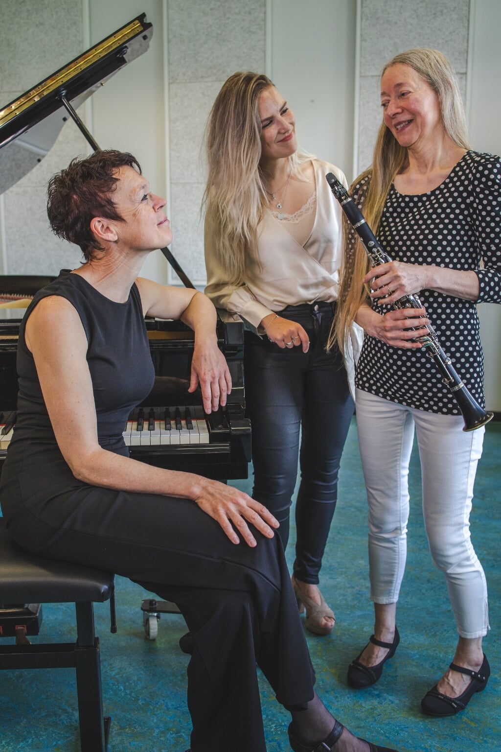 Monique van der Ven, Fraudau van der Woude en Jannie Reijenga, piano, zang en klarinet. Foto: PR