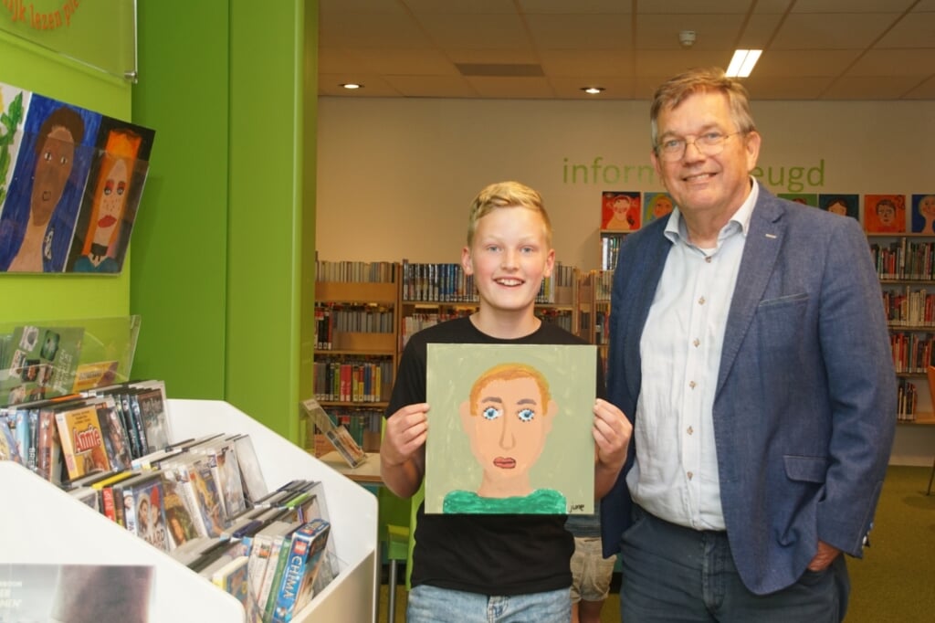 'Selfie' kinderburgemeester Jurre Tadema, naast hem wethouder Joop Wikkerink. Foto: Frank Vinkenvleugel