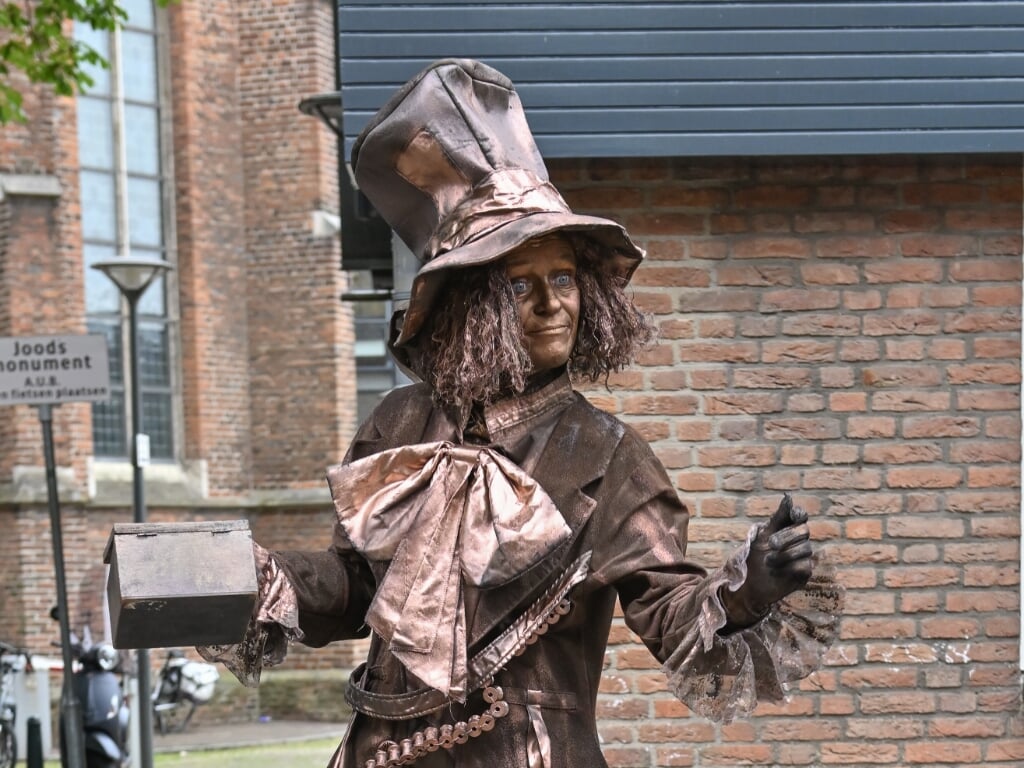 Living Statue in de binnenstad. Foto: Achterhoekfoto.nl/henkdenbrok
