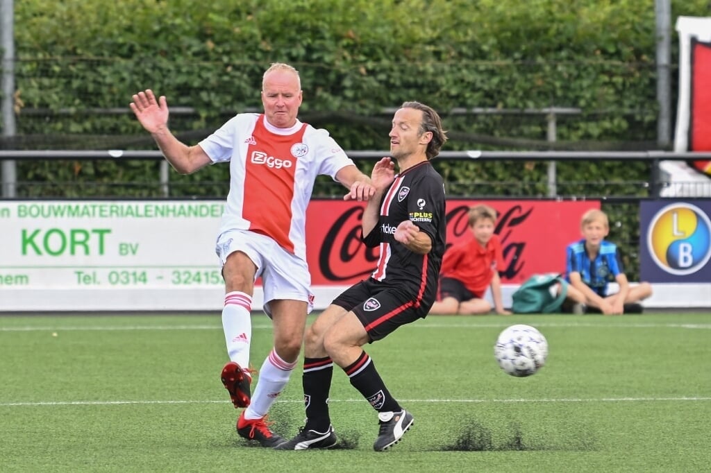 Old Stars van VIOD spelen tegen Lucky Ajax. Foto: Achterhoekfoto.nl