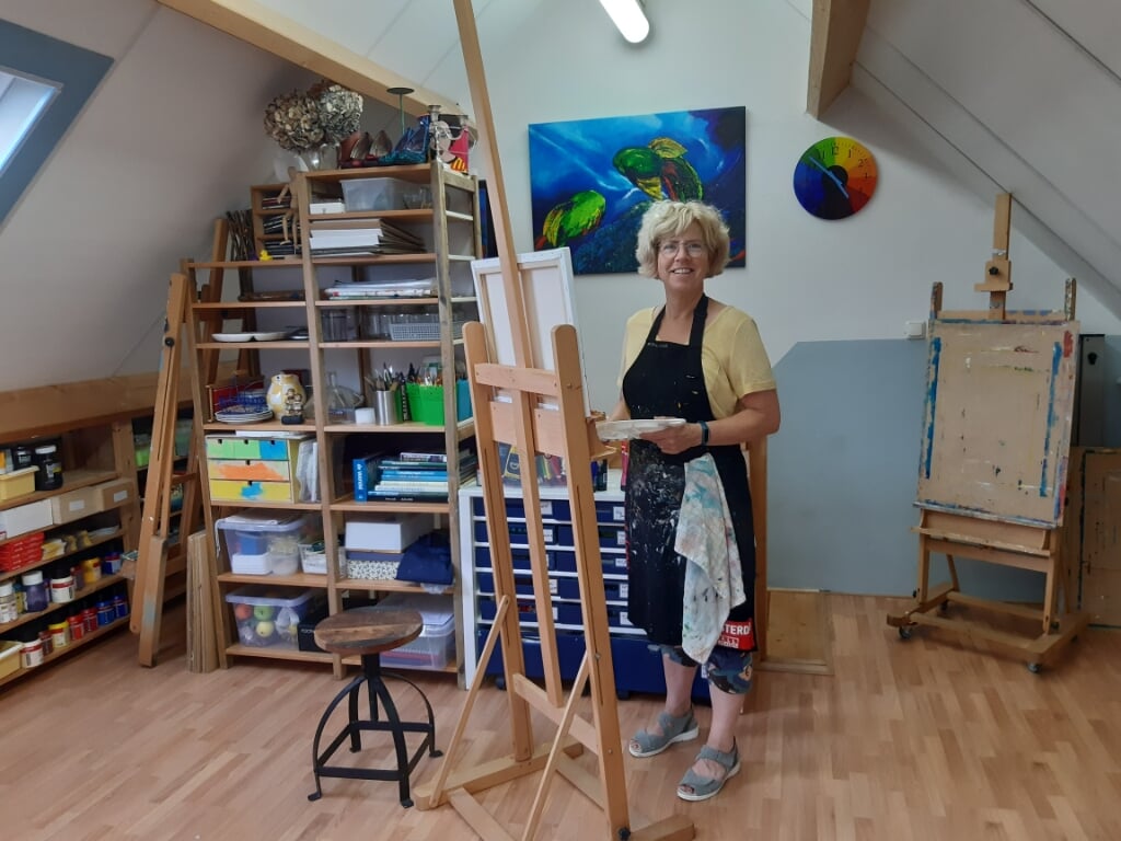 Lucie van der Plas in haar atelier