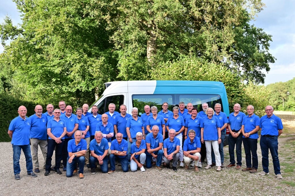 De chauffeurs en bestuursleden van Buurtbus Vereniging Vierakker/Wichmond. Foto: Paul Harmelink