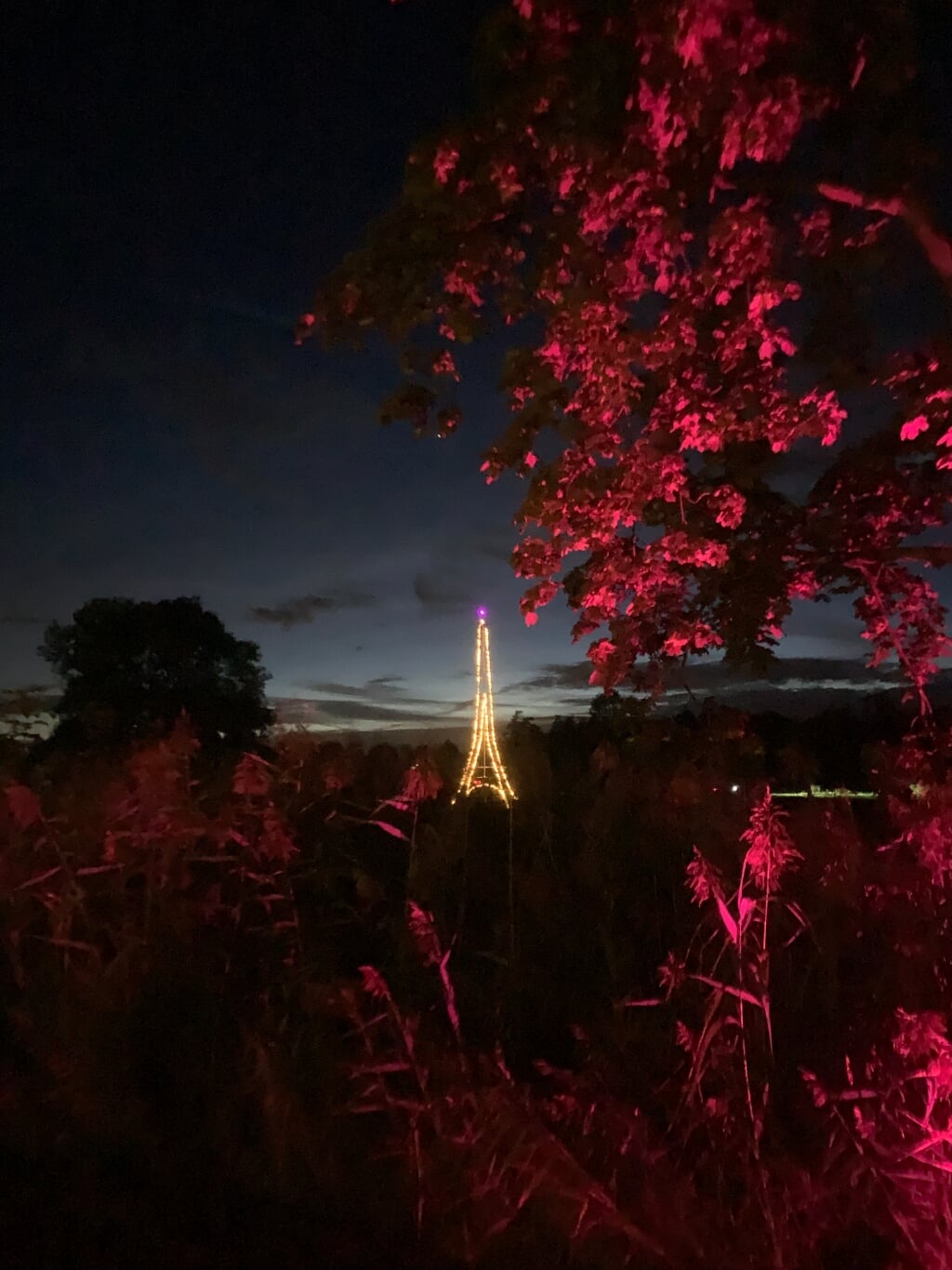 Een imitatie van de Eiffeltoren uit Parijs. 