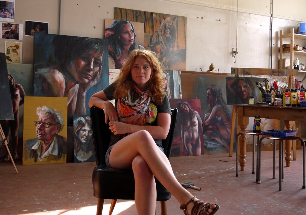 Marina Nijdeken in atelier. Foto: Laura Grotentraast