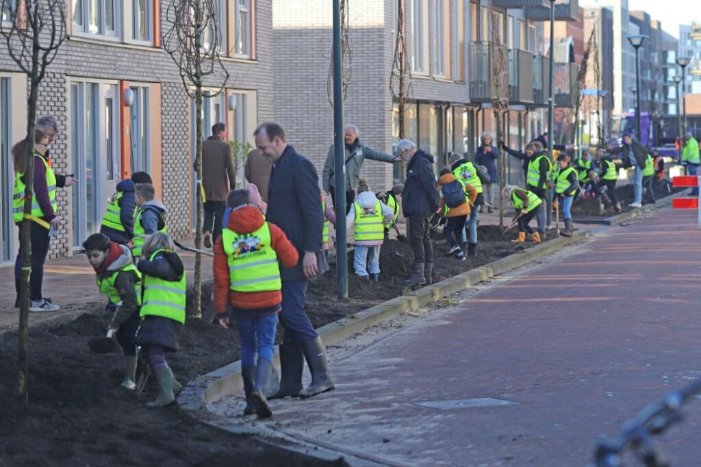 Volop actie in de Noorderhavenstraat. Foto: Sander Grootendorst