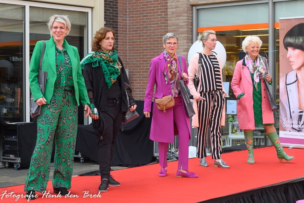 Modeshows in de binnenstad tijdens de koopzondag. Foto: Henk den Brok