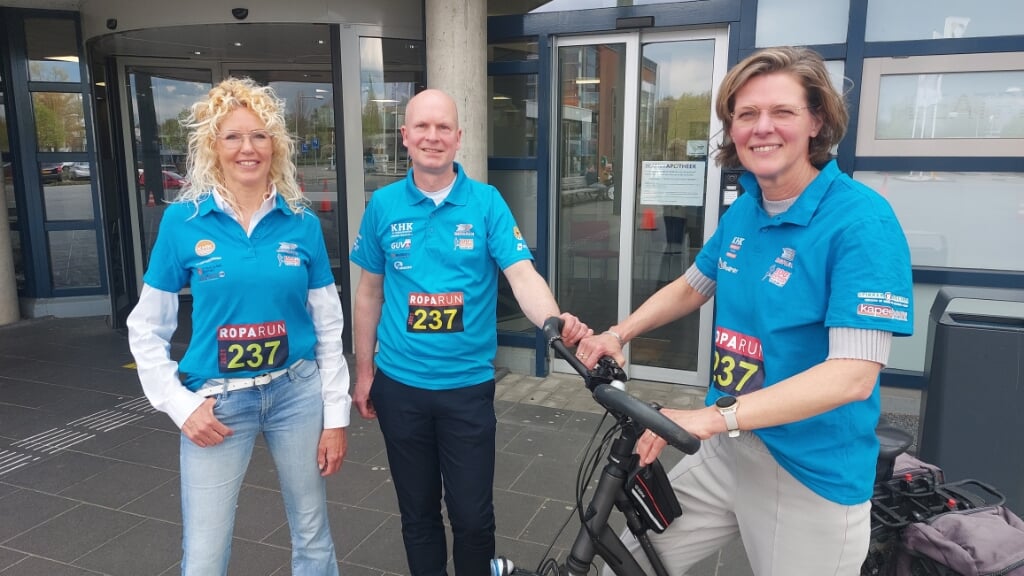 Anita Jansen (l), Robert Berg en Marina Berg, voor het SKB, zijn er helemaal klaar voor! Foto: Han van de Laar