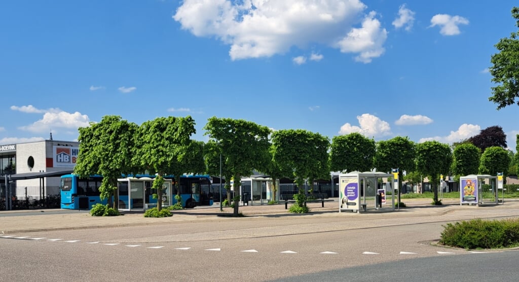 Het busstation in Groenlo zal op termijn verhuizen van de Parallelweg naar de Barkenkamp. Foto: Kyra Broshuis