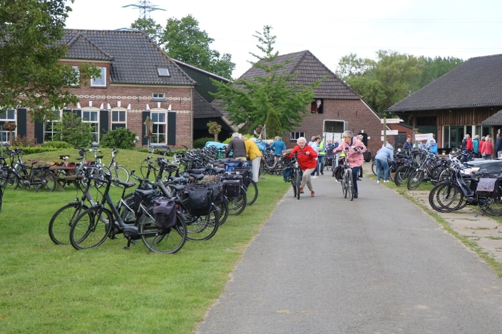 De Vrouwen van Nu-afdeling Geesteren Gelselaar organiseerde ditmaal de provinciale fietstocht. Foto: Achterhoekfoto/Henk Oltvoort