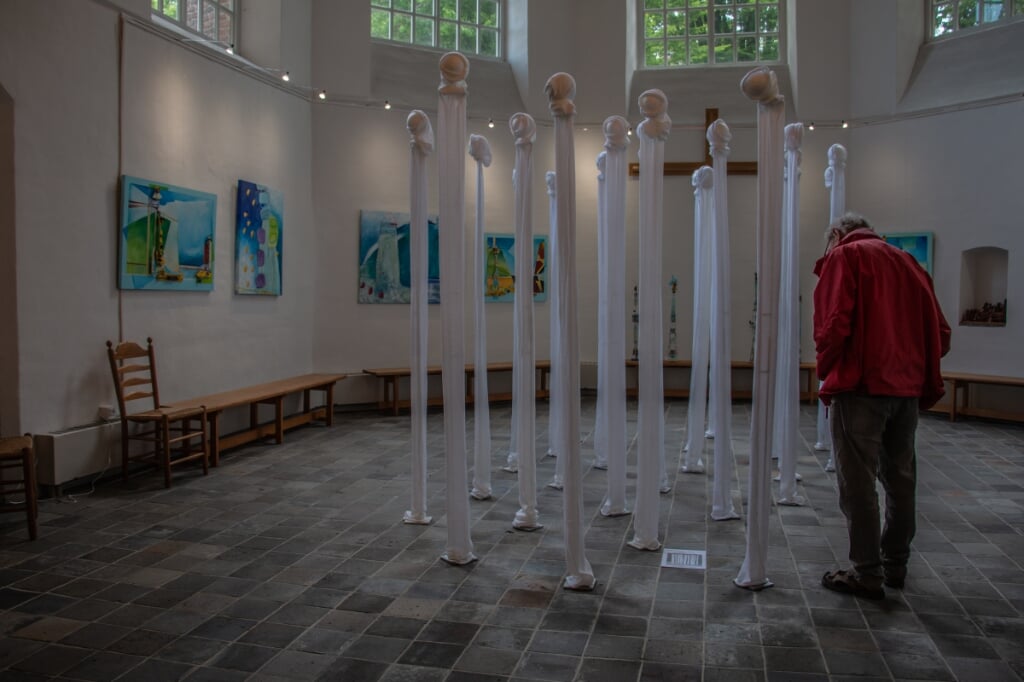 In de Remigiuskerk Steenderen was werk te zien van vijftien kunstenaars. Kunstwerk De ontmoeting is van Helma Kleiwee. 