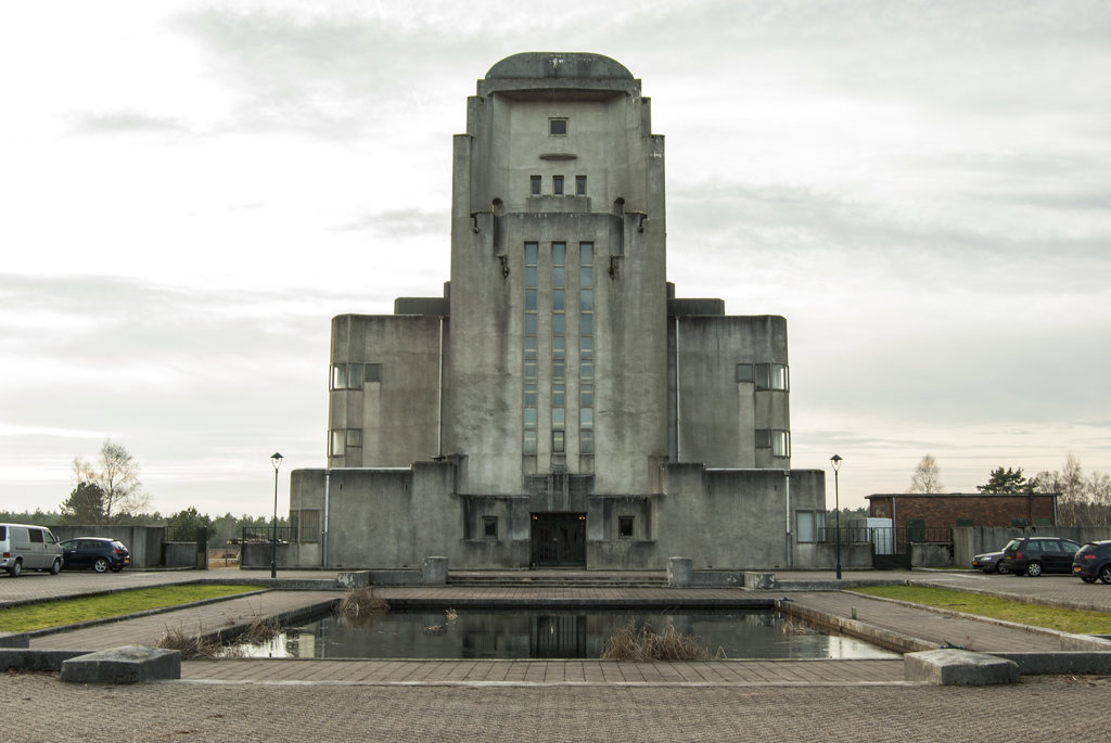 Radio Kootwijk kan gerust een bijzonder bouwwerk worden genoemd. Foto: Jaap de Bruin
