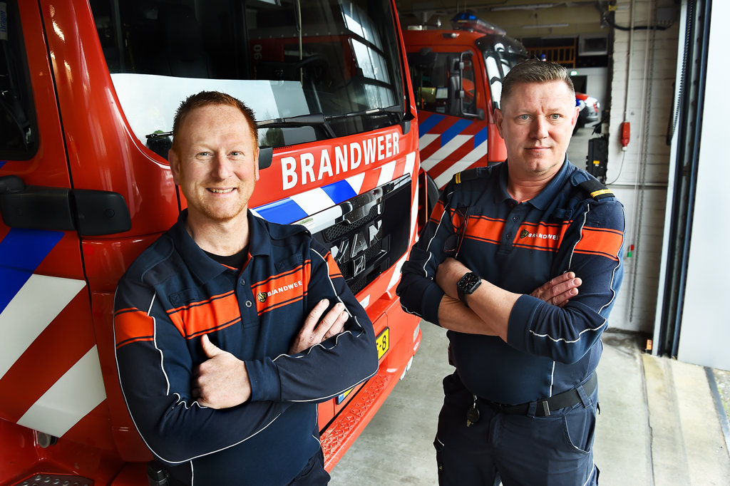 Postcommandant Mathijs van der Veen (l) van brandweerpost Silvolde en postcommandant Rob Roeterink van brandweerpost Gendringen. Foto’s: Roel Kleinpenning