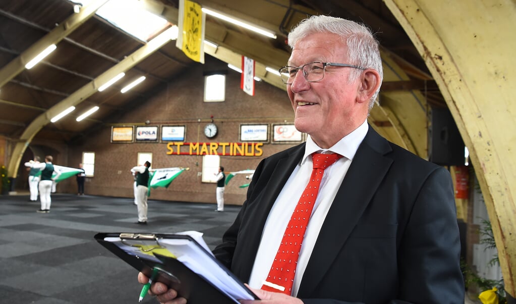 Jan Gies is al 41 jaar jurylid en wedstrijdsecretaris bij de Gelderse federatie.