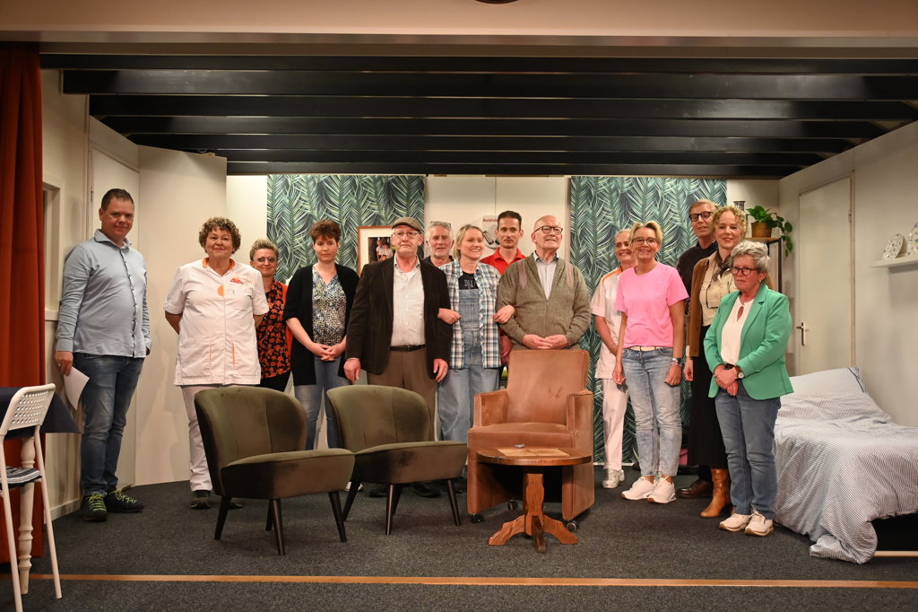 De toneelgroep van T.A.O. Wildenborch bezorgde het publiek een hilarische avond. Foto: Johan Braakman