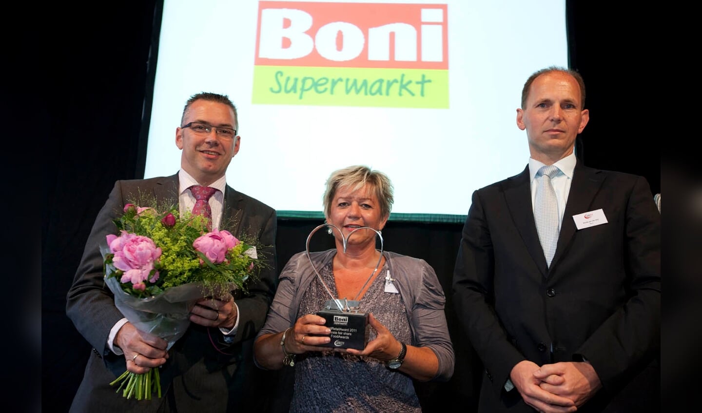 2011: Boni wint FoodRetailAward voor 'hoogste fair share'. Vlnr: Sjon van Haaren, Else van Plaggenhof en Bouke van der Wal